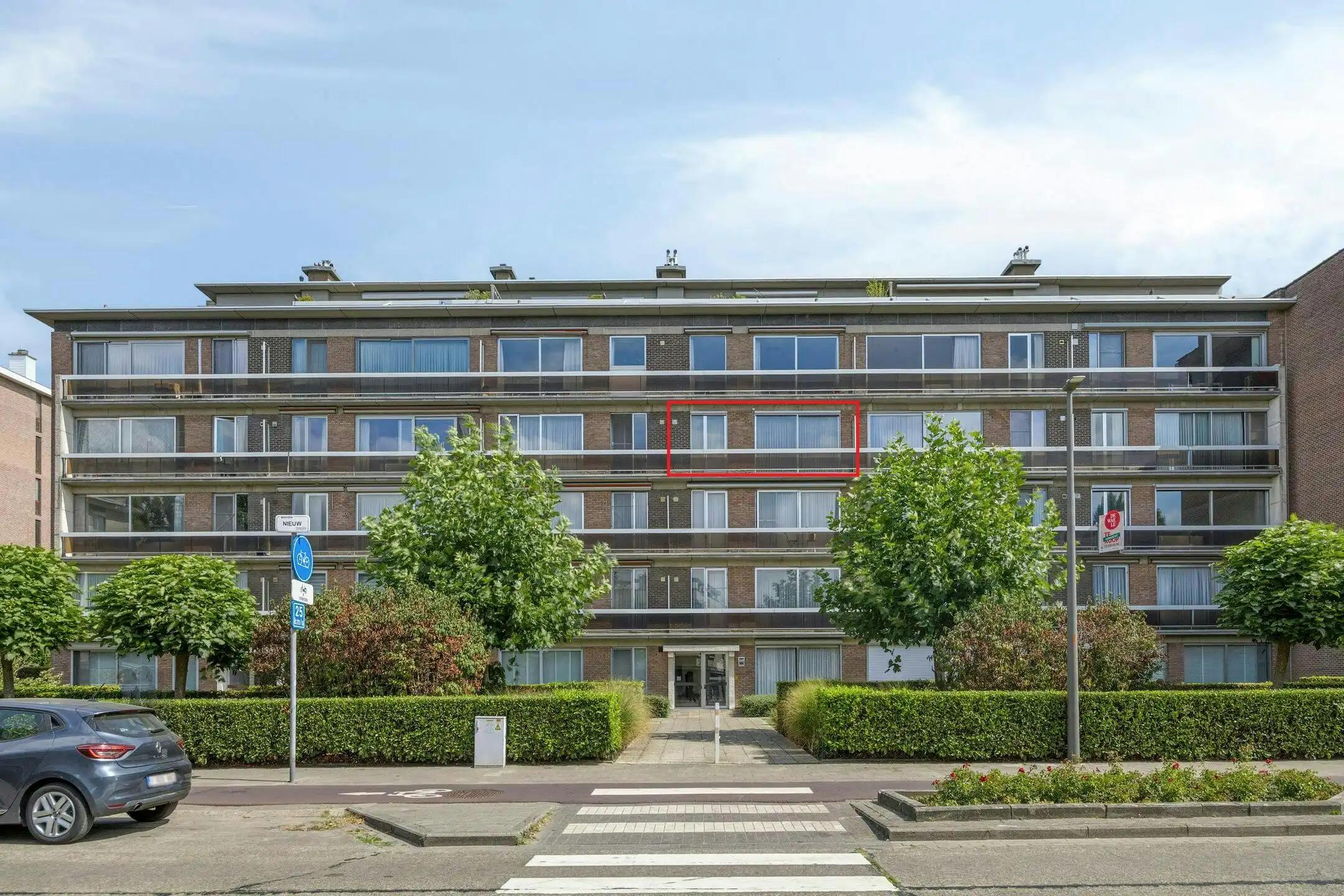 Appartement met 2 slaapkamers en garagebox te koop merksem foto {{pictureIndex}}