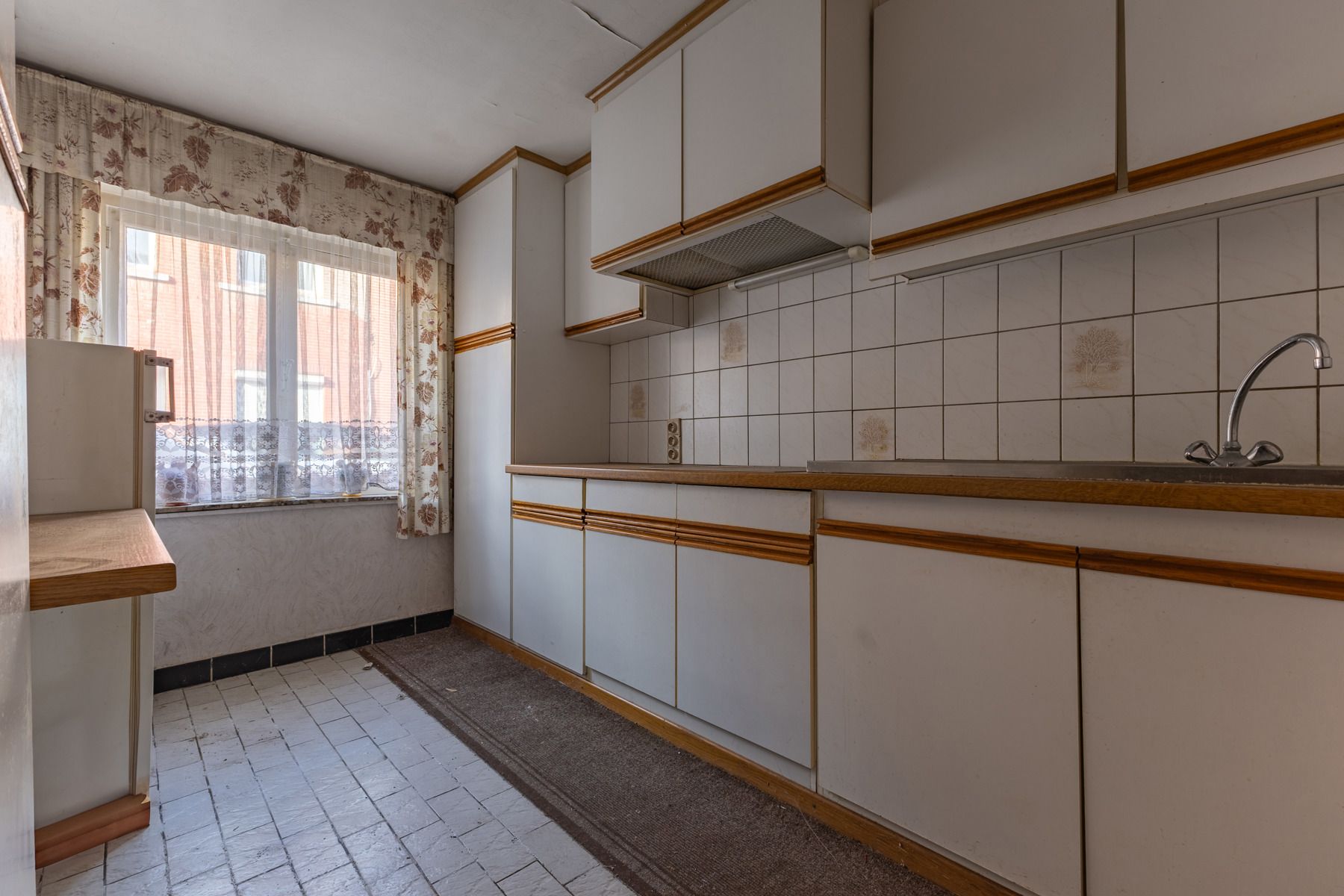 Te renoveren woning met tuin en garage foto 8