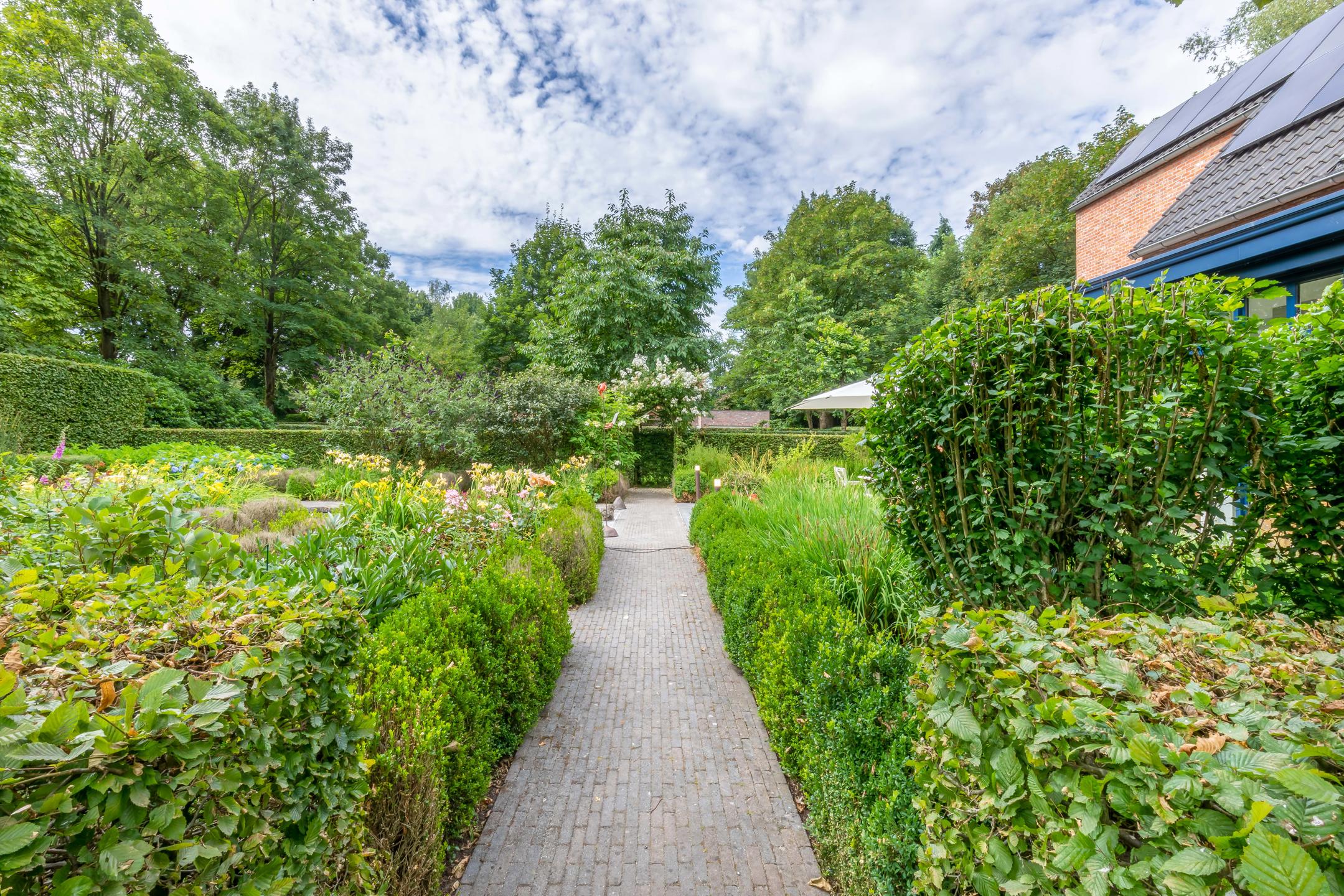 Woning op prachtig perceel van 3348m2 met magnifieke tuin foto 37