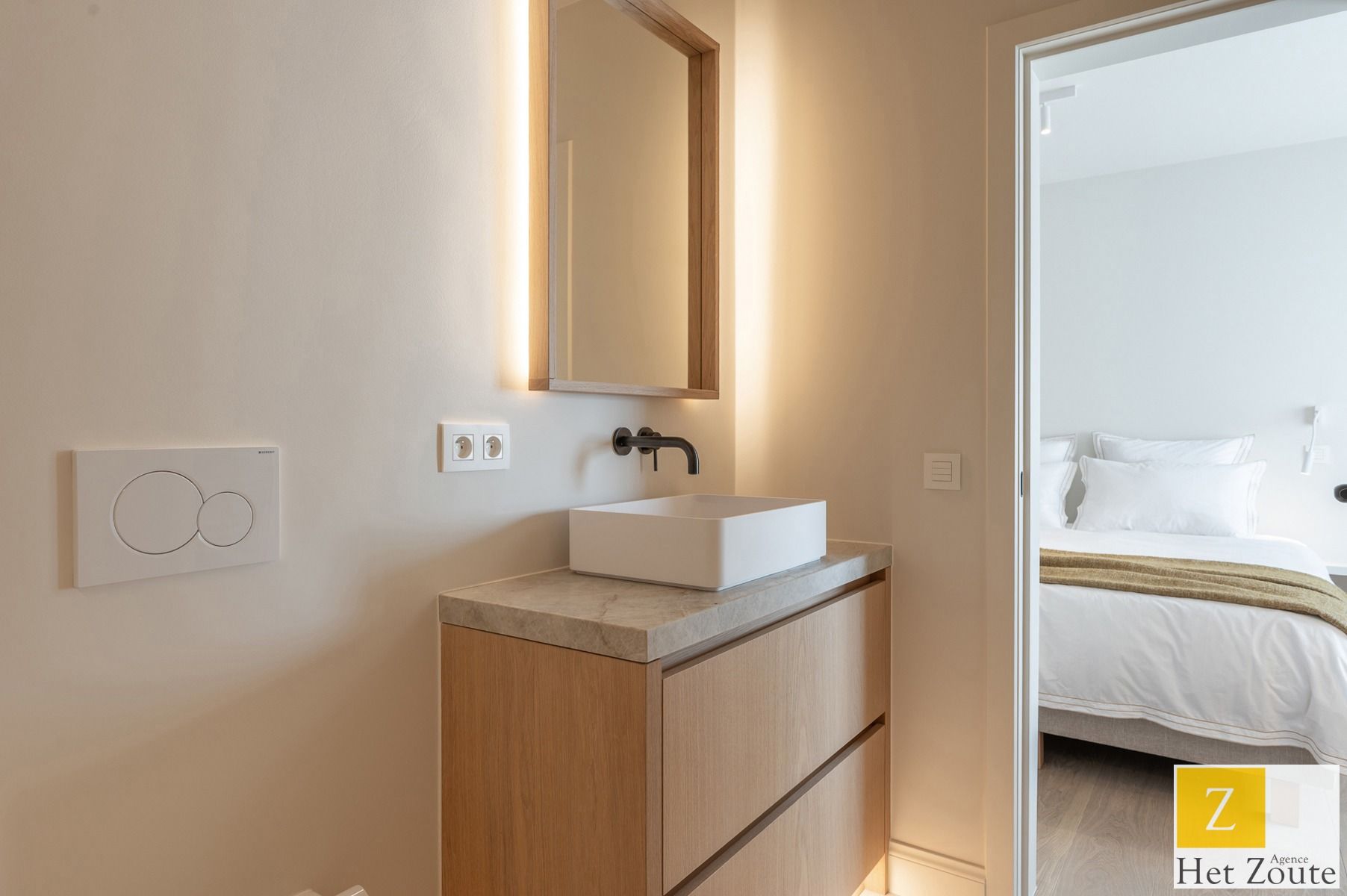 Gerenoveerd appartement op topligging met zeezicht foto 15