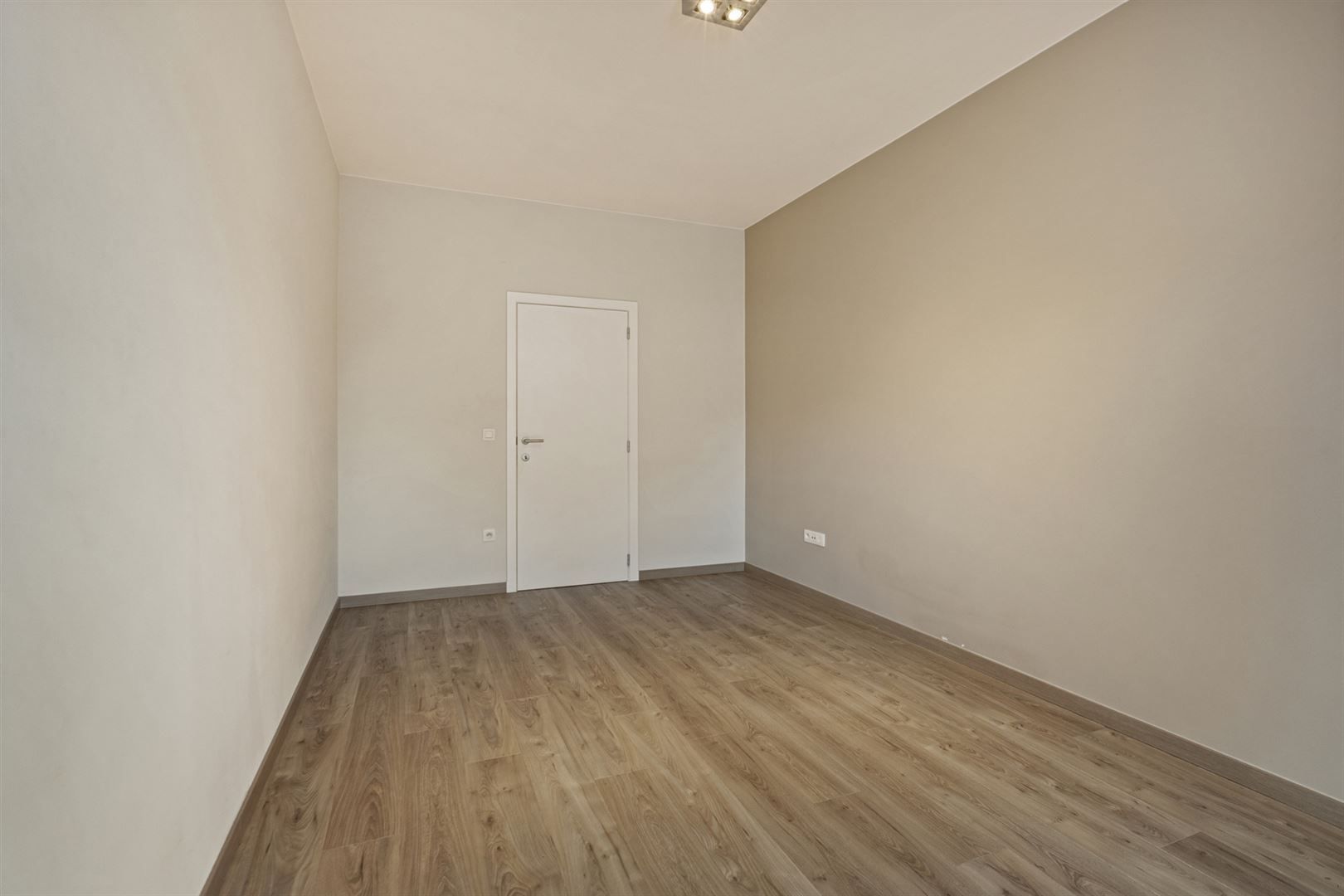 TE KOOP: Gerenoveerd, gelijkvloers appartement te Zolder! foto 10