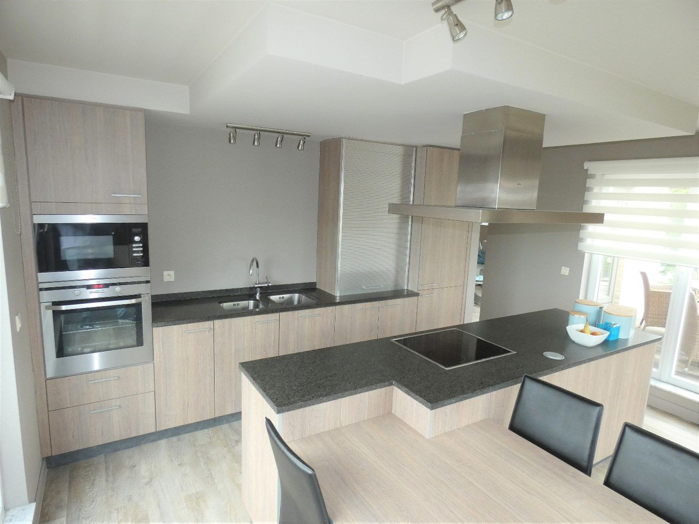 Appartement (104 m²) met 2 slpk, 2 terrassen en garage, Eernegem. foto 13
