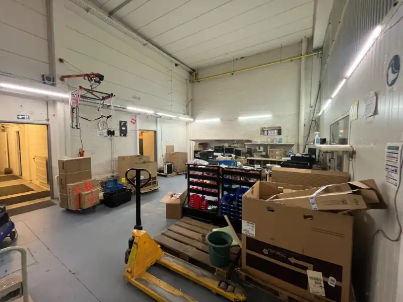 Magazijn te huur foto 6