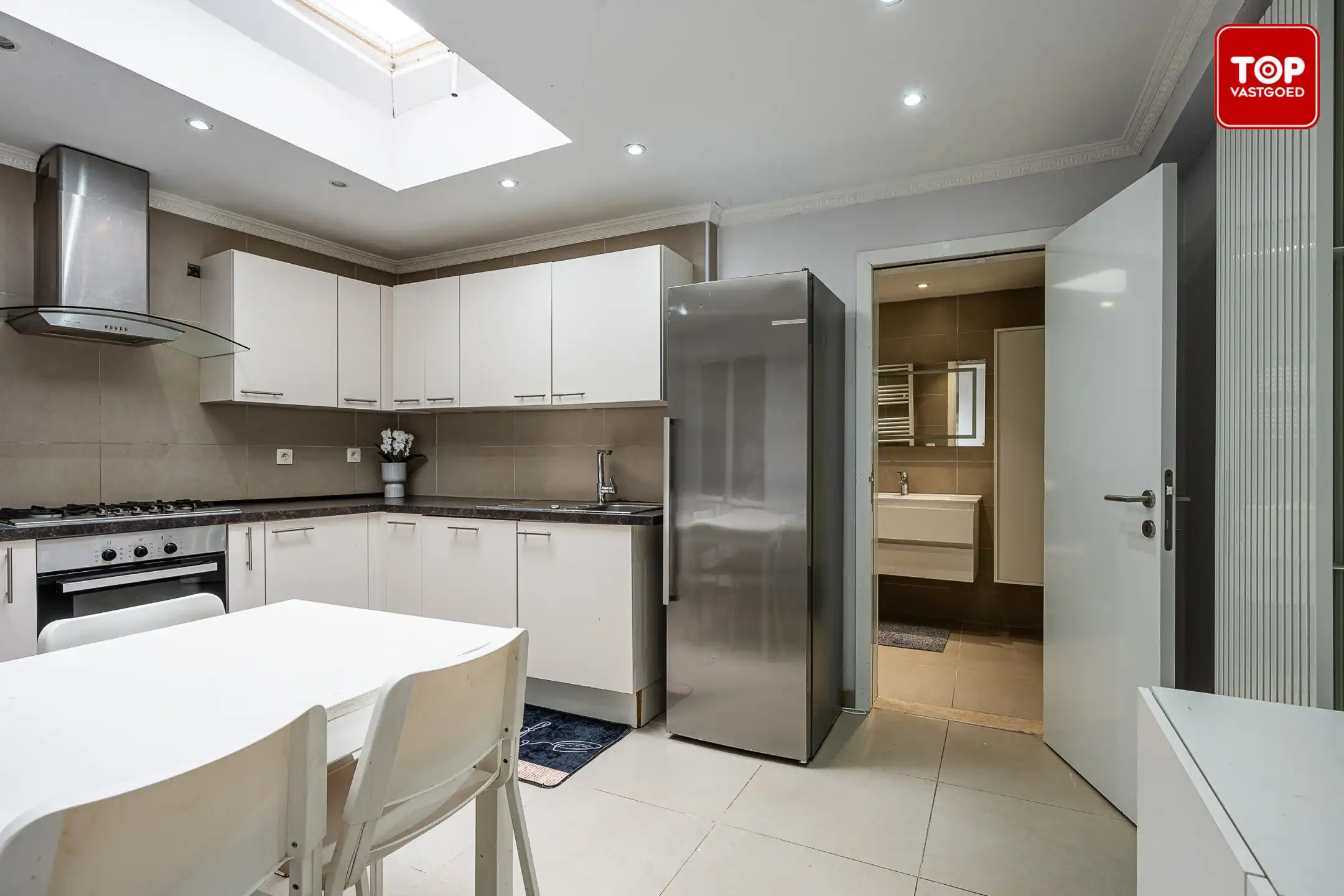 Woning met 4 slaapkamers met alles op wandelafstand.  foto 9