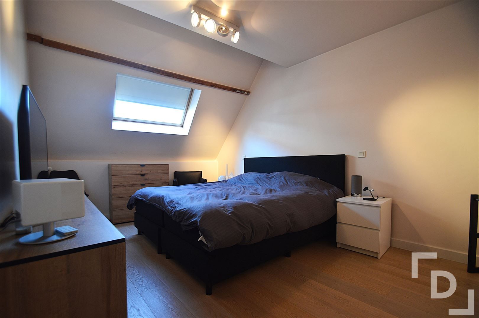 Ruim duplex appartement met garage te huur op toplocatie in Ieper foto 14