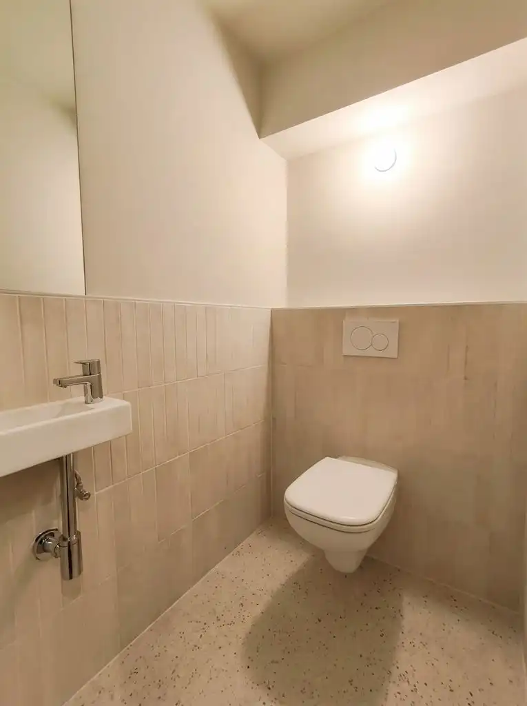 Luxe duplex loft op de tweede verdieping met 2(+1) slaapkamers, ruim terras en optioneel een staanplaats, gelegen in het centrum van Maaseik. foto 12