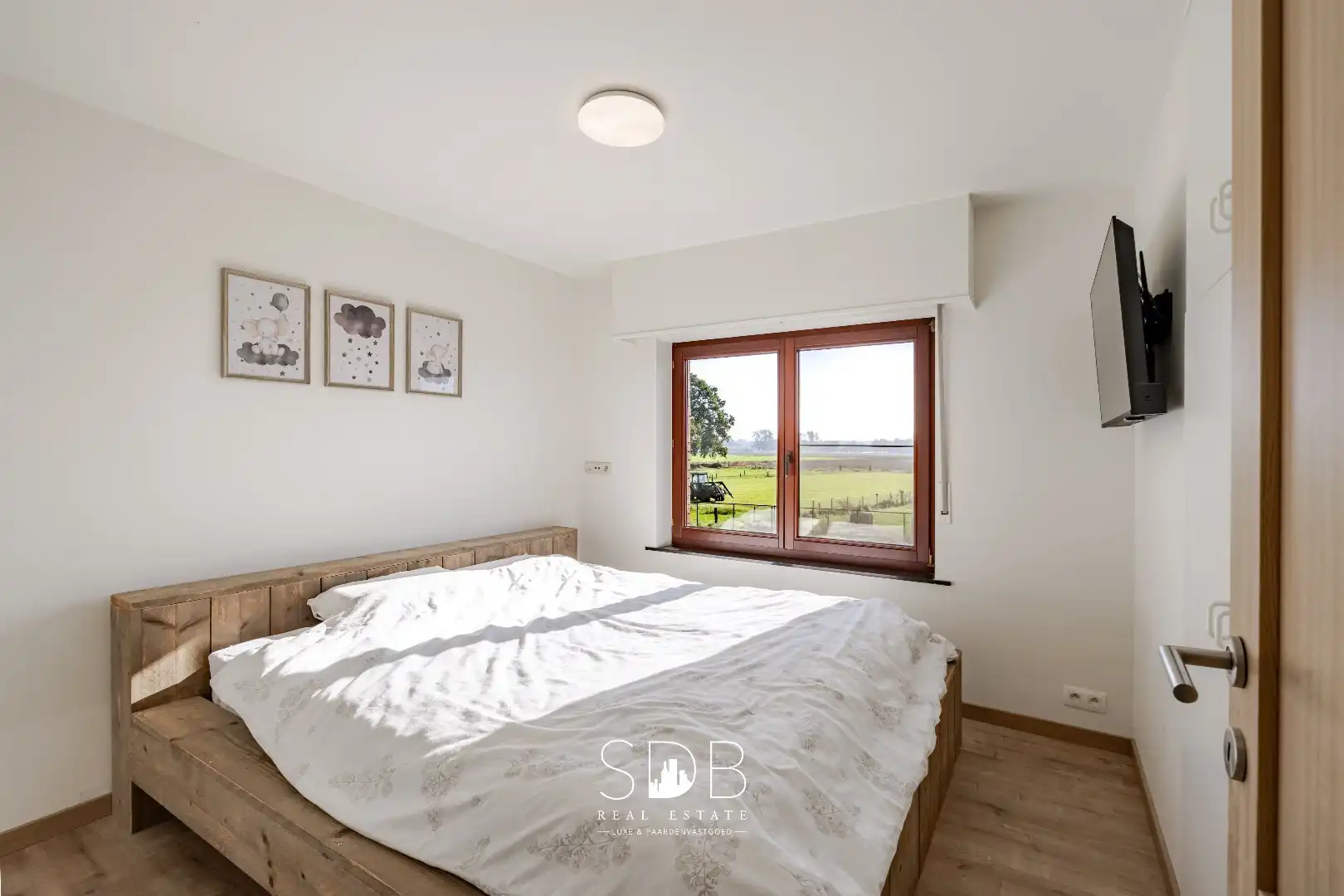 Hedendaagse woning met hippische accommodatie op 17.782m² foto 11