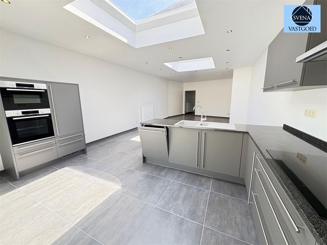PRACHTIG GERONOVEERDE WONING MET 4 SLAAPKAMERS foto 3