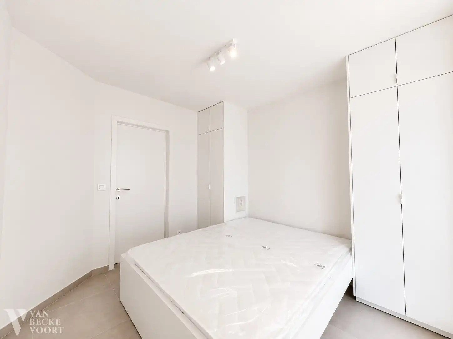 Verfijnd heringericht appartement met zicht op zee foto 7