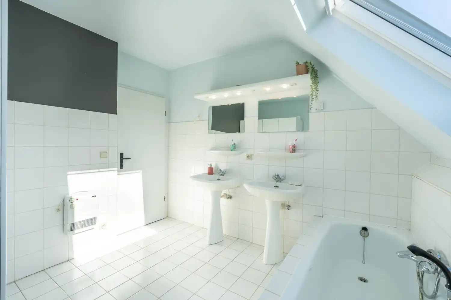 Rustig gelegen en vrijstaande woning met 3 ruime slaapkamers, een oprit met een garage en een mooie tuin in het groene Oud-Heverlee! foto 24