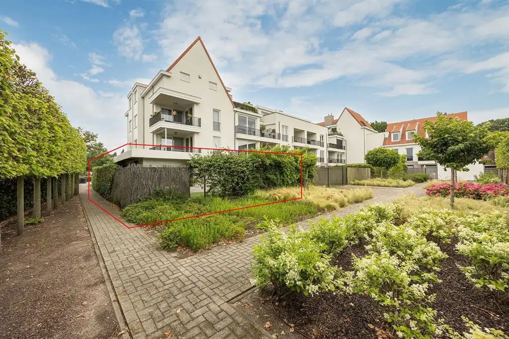Instapklaar gelijkvloers appartement met tuin foto 2