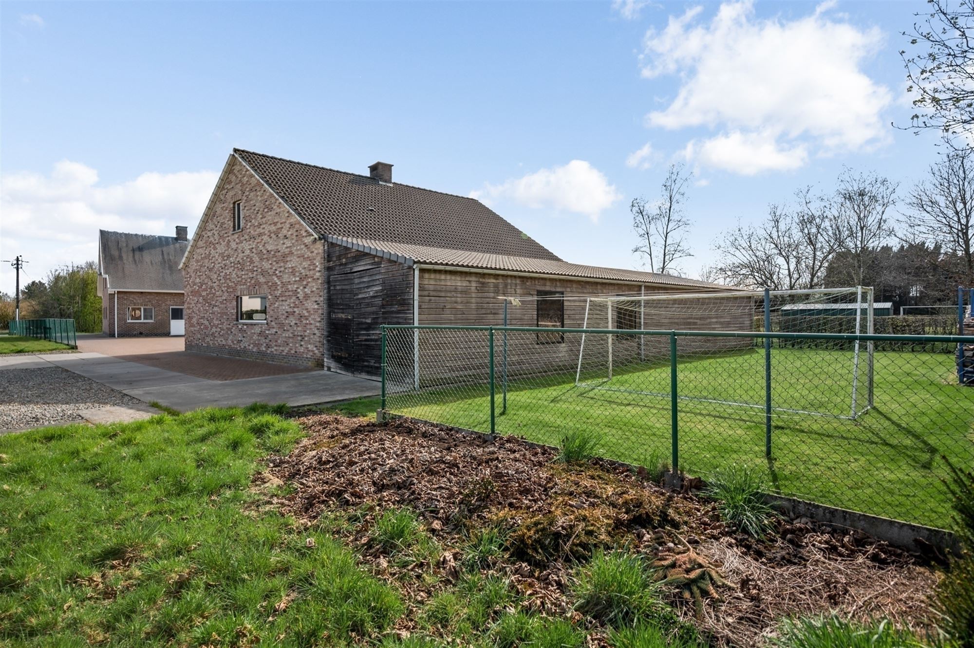 Standigvolle woning met bijgebouw te Putte foto 14