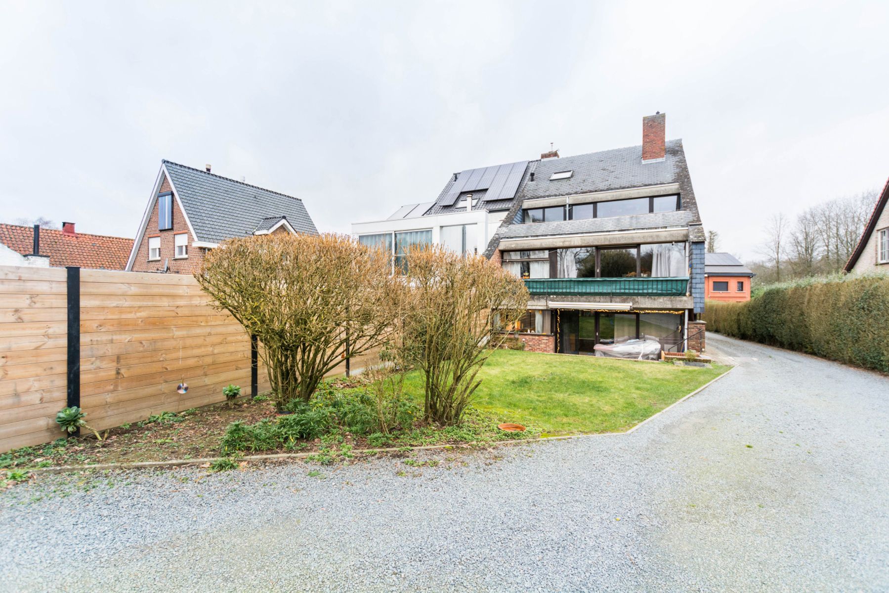 Opbrengsteigendom met 3 appartementen, 3 garages, tuin... foto 4