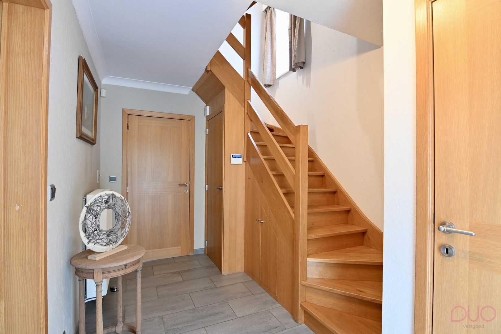 Instapklare halfopen bebouwing met vier slaapkamers, voorzien van alle moderne uitrustingen foto 10