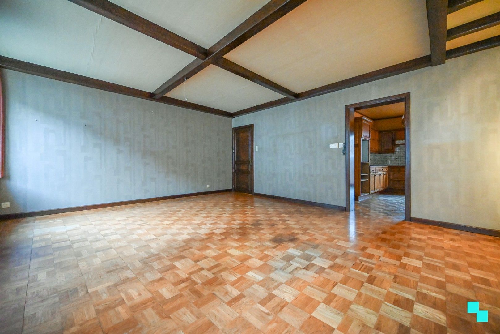 Ruime woonst met tal van mogelijkheden nabij centrum Izegem foto 15