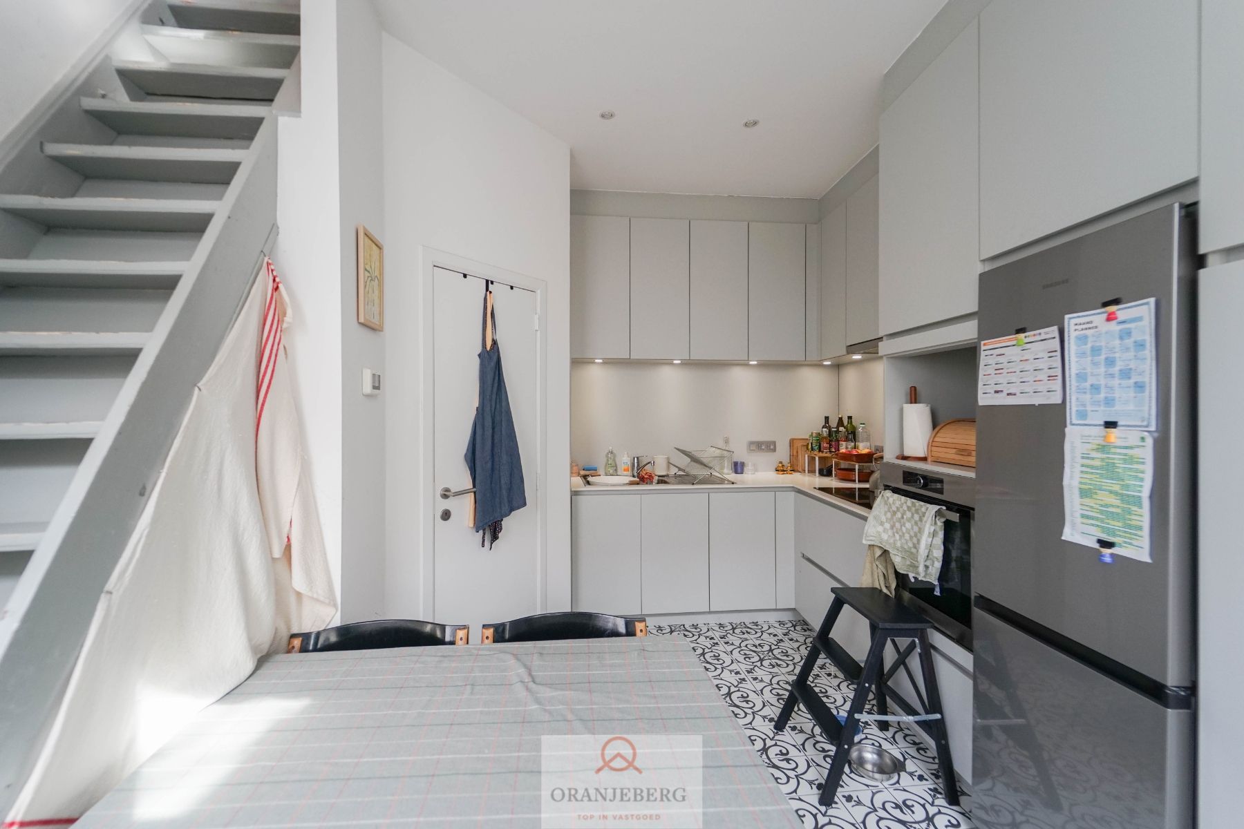 Charmante gerenoveerde woning met terras op topligging! foto 3