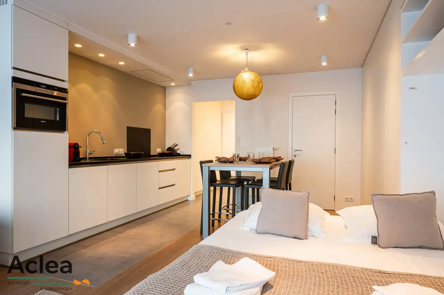 Smaakvol ingerichte studio in de Lippenslaan! foto 15