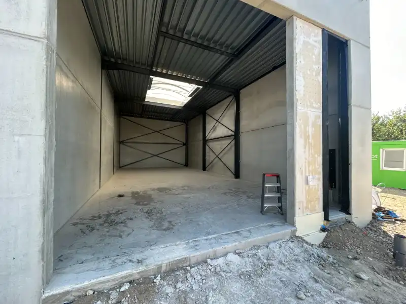 Multifunctionele bedrijfsunit van 125,5 m² foto {{pictureIndex}}
