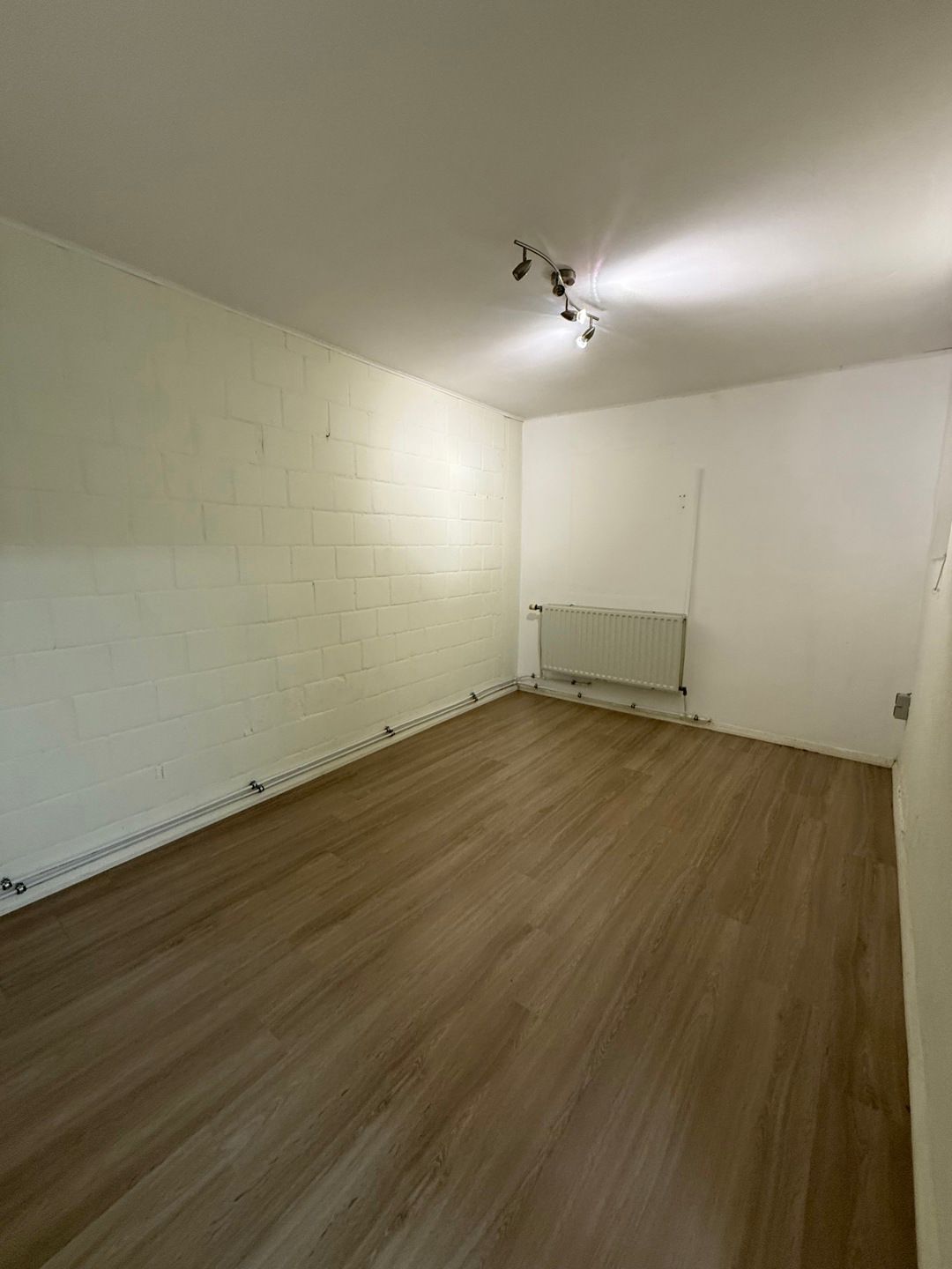 Te renoveren handelspand + appartement + loods foto 7