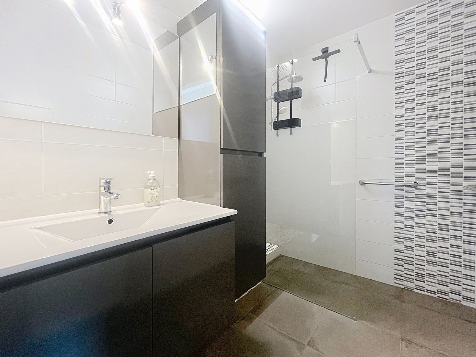 Vernieuwd app met 2 slpks en balkon foto 14