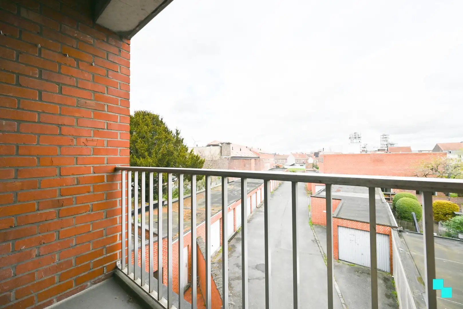 Verrassend ruim en compleet gerenoveerd appartement in hartje Izegem foto 18