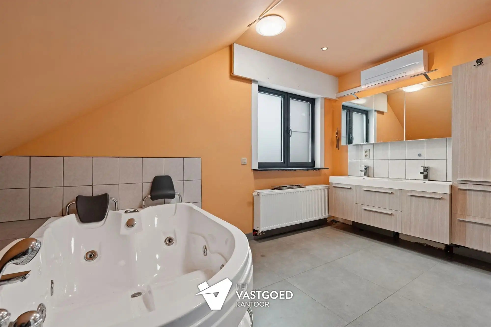 RUIME WONING MET 3 SLAAPKAMERS UITERST RUSTIG GELEGEN OP EEN PERCEEL VAN 10 ARE TE PAAL foto 14
