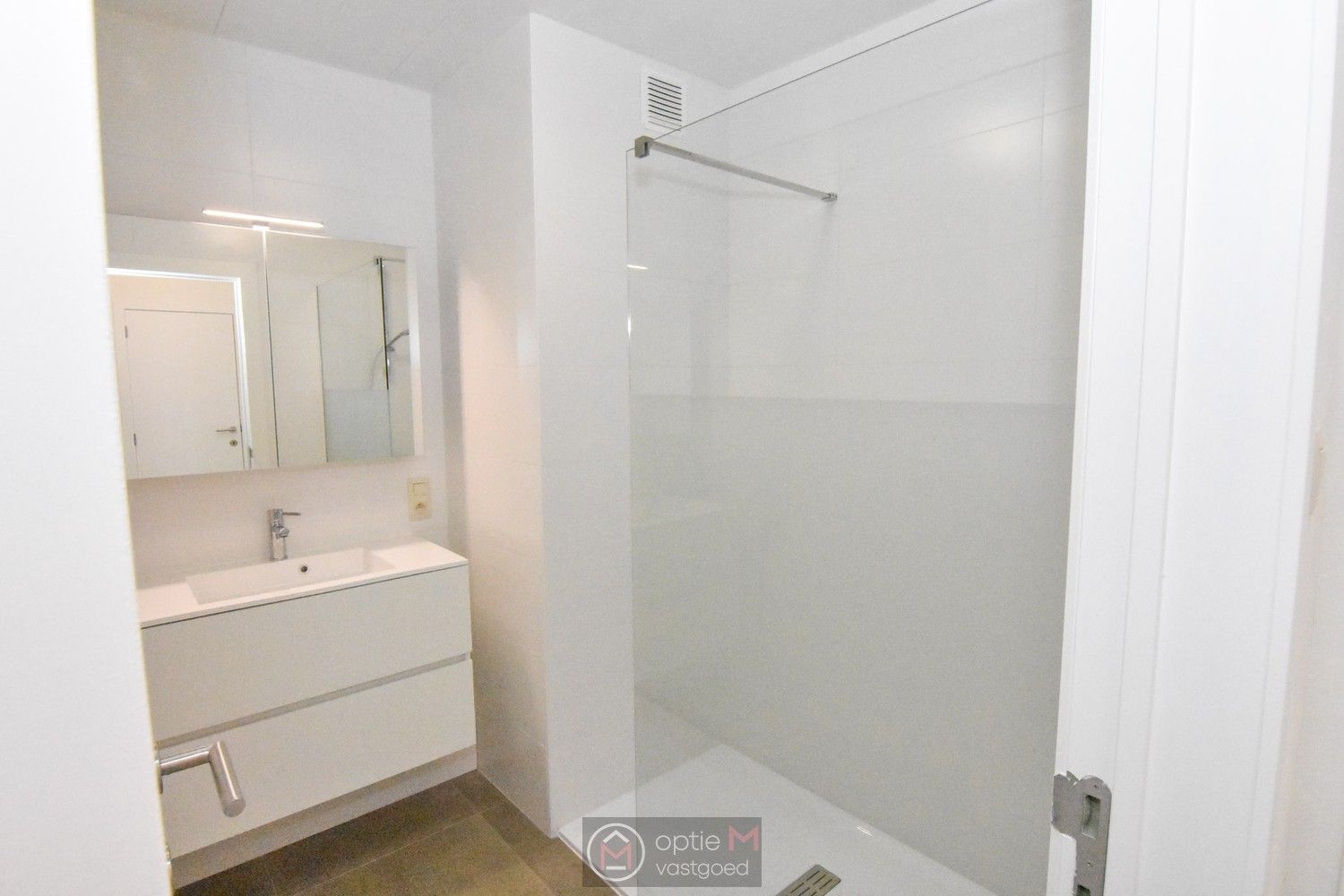 VOLLEDIG GERENOVEERD APPARTEMENT foto 11