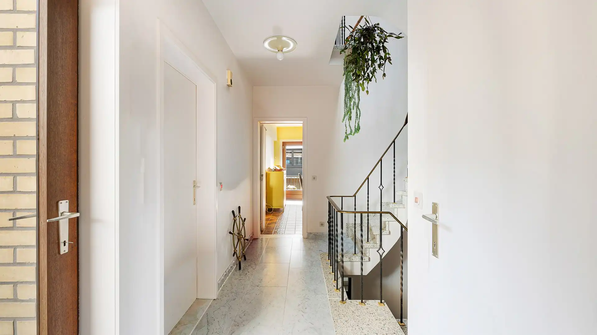 Grote woning met veel potentieel te Heist foto 14