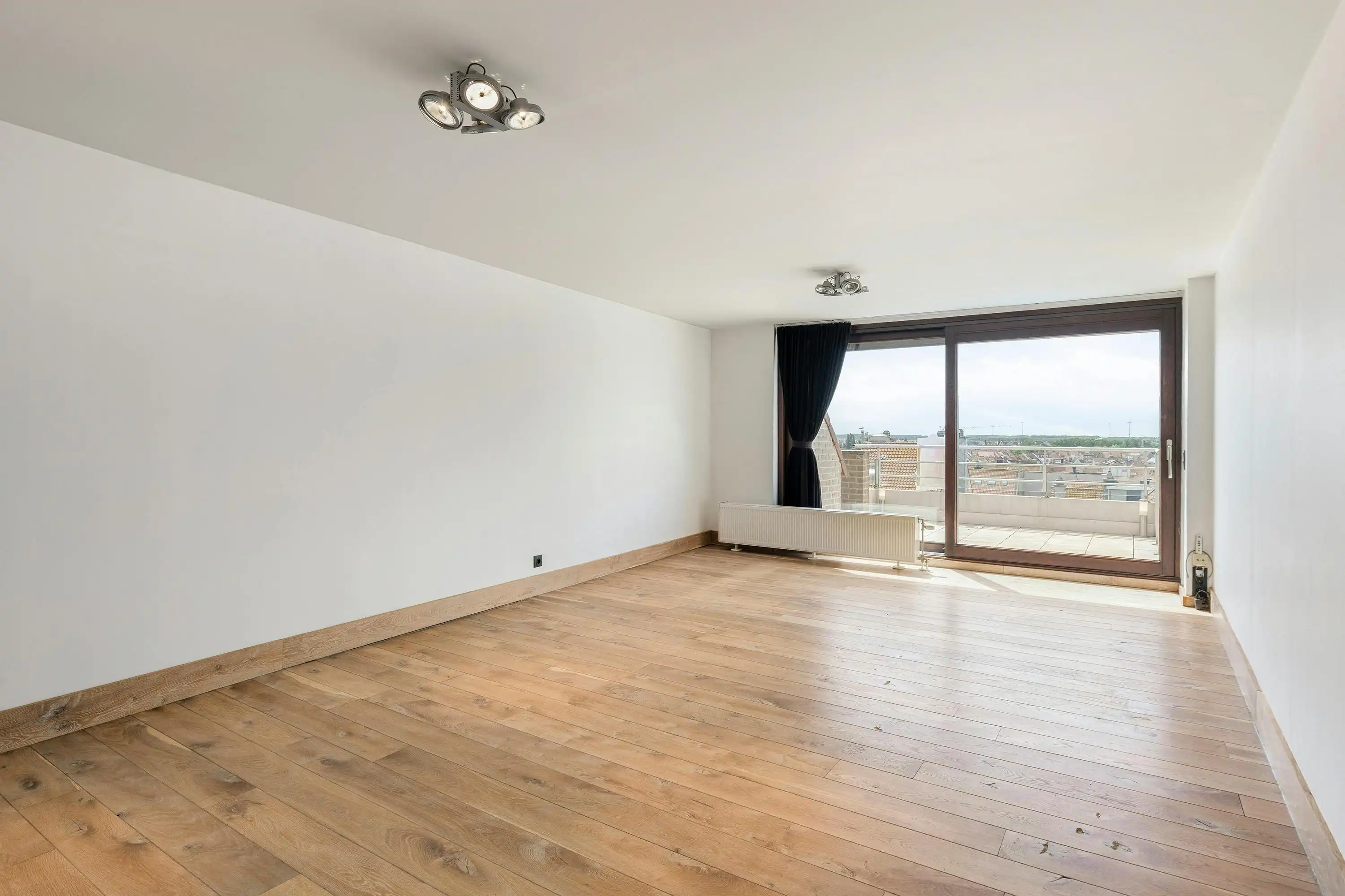 Instapklaar appartement met zonnig terras te koop in Heist foto 4