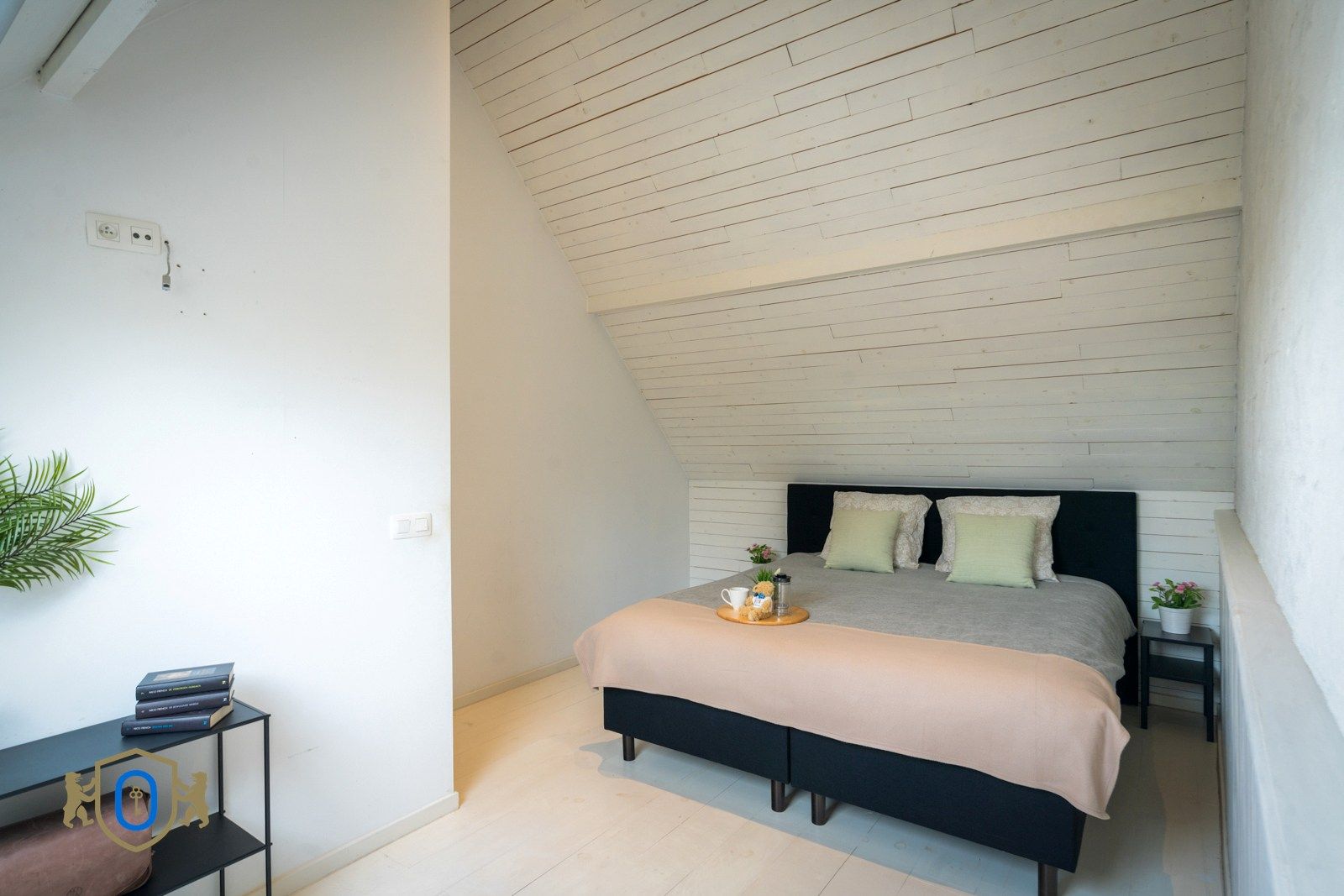 Halfopen 3-slpkr woning met tuin & carport foto 28