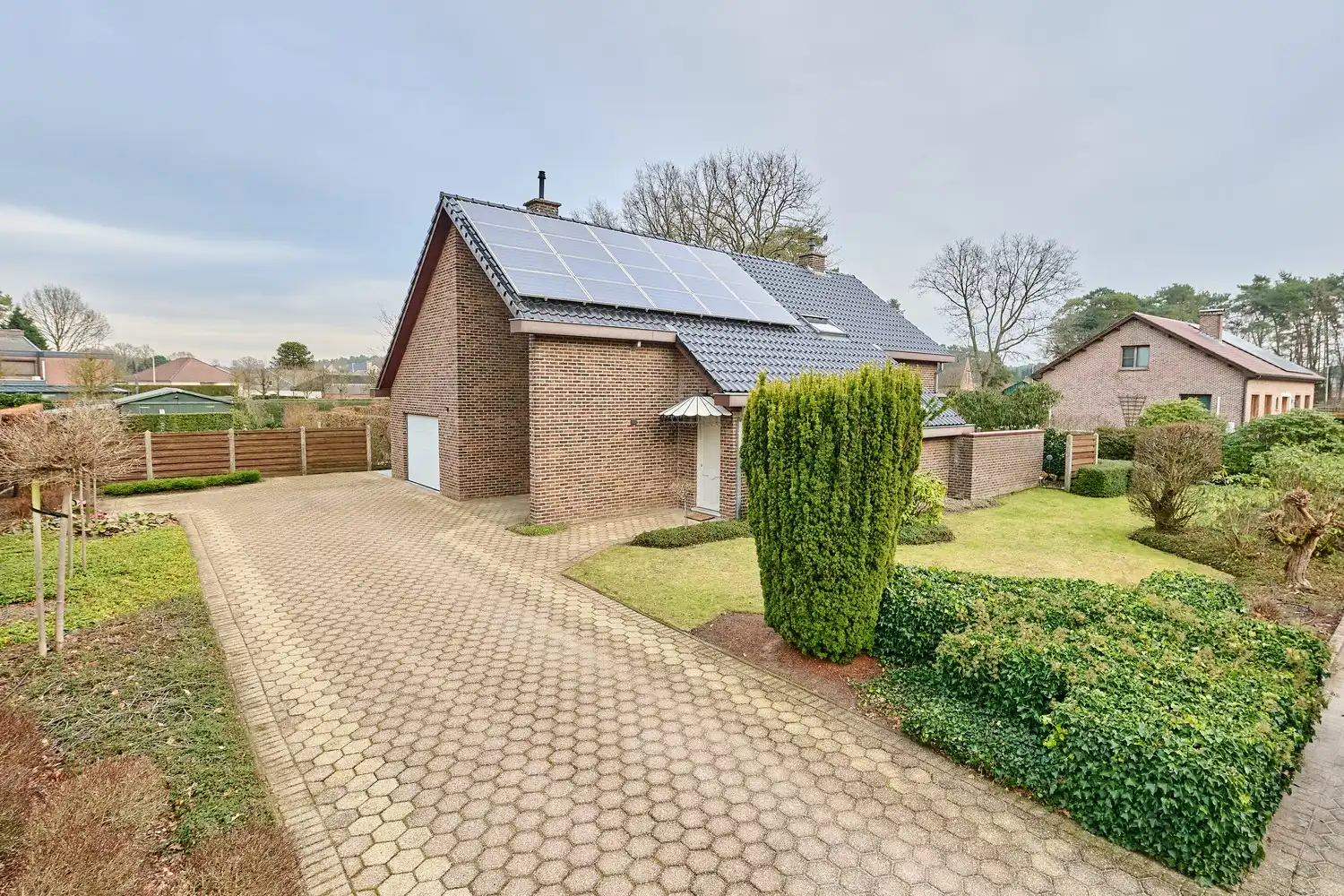 Residentieel en op een uitgestrekt perceel gelegen vernieuwde woning met 3/4 slaapkamers foto 30