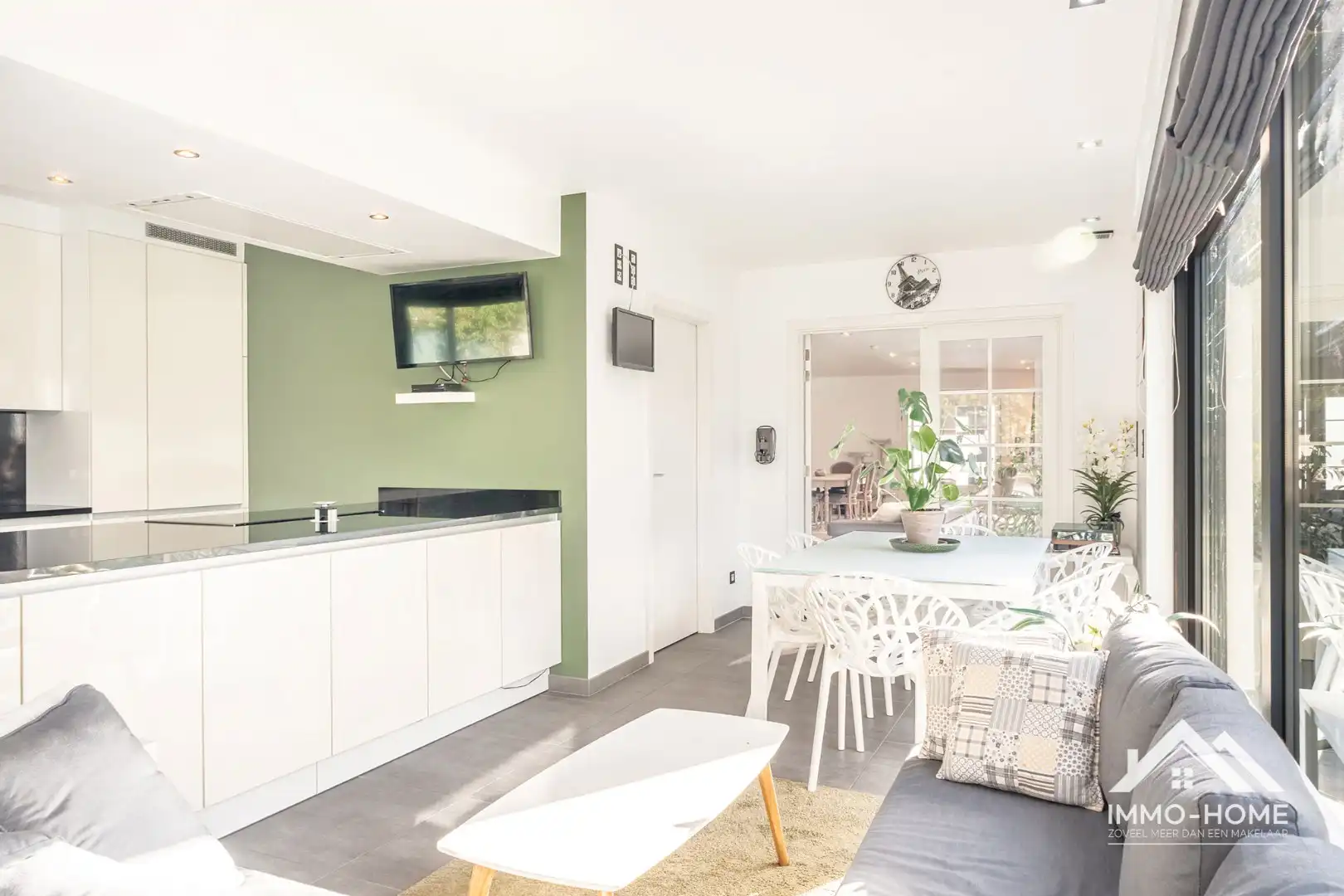 Jonge recente woning met heel veel volume! foto 4