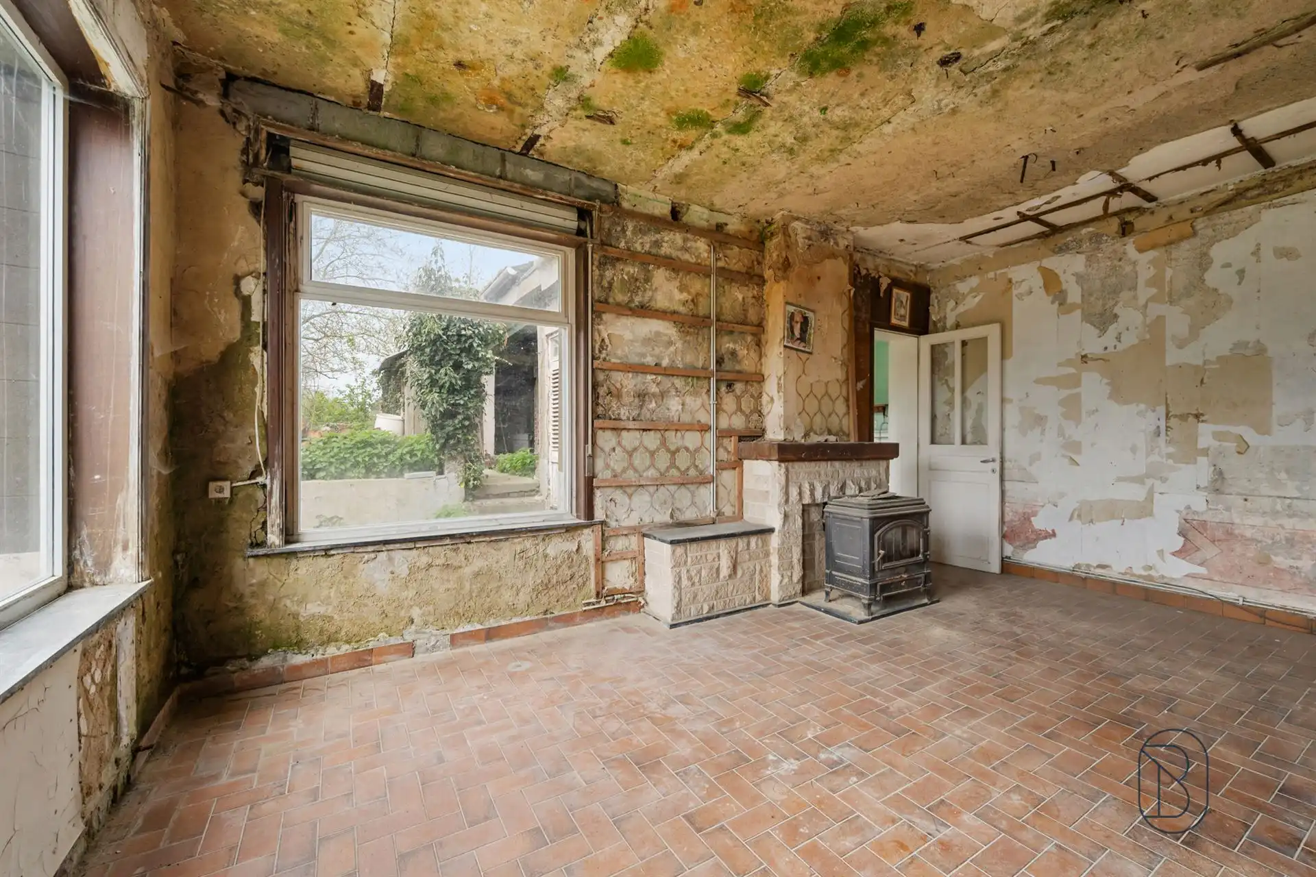 Totaal te renoveren woning met bijgebouwen op 1570m2 foto 13