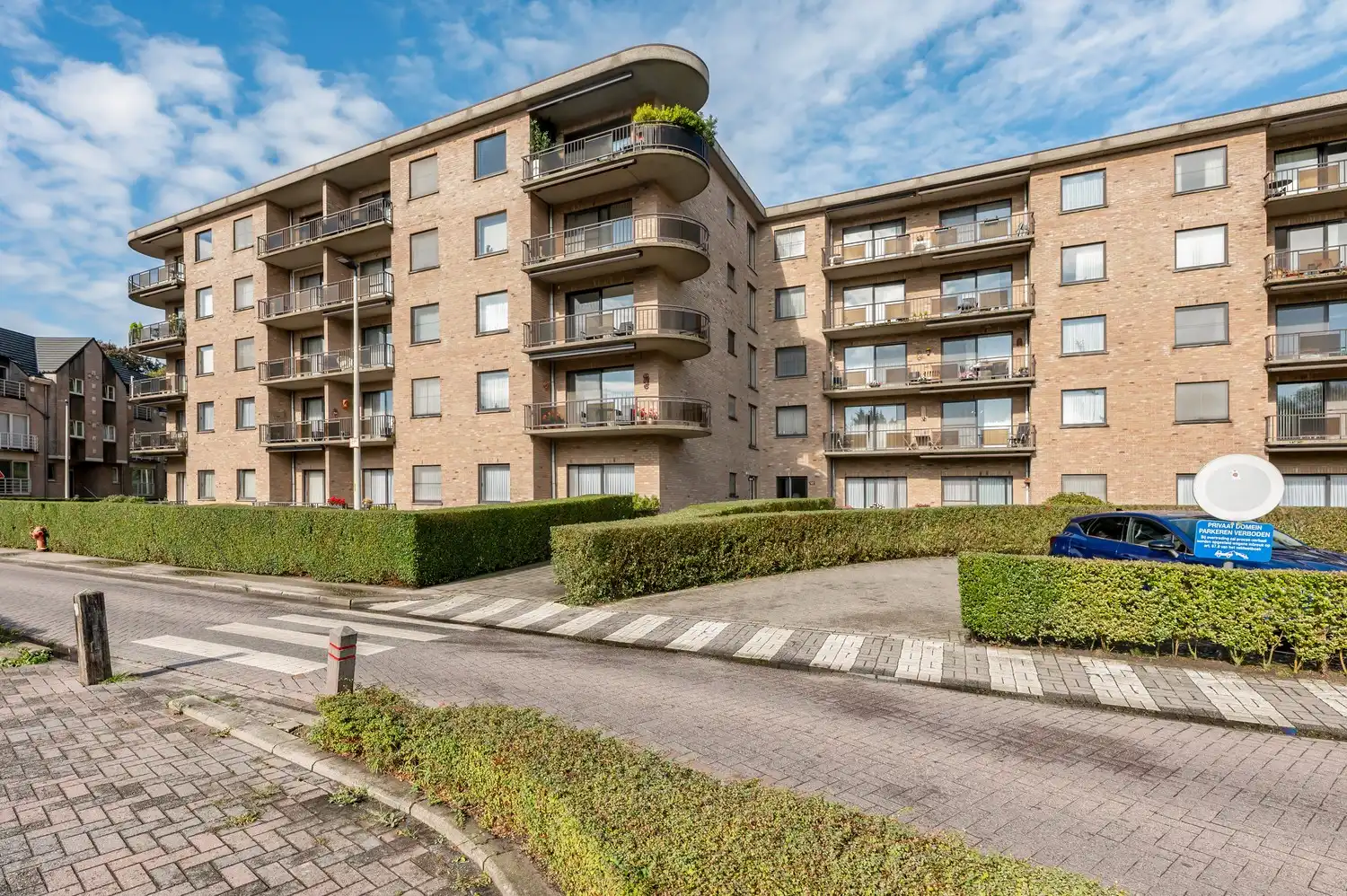 Ruim en lichtrijk appartement (ca. 145 m²) met uitzicht op de stadsvesten van Lier. foto 2