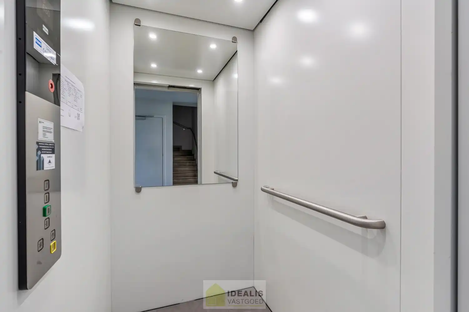 RECENT EN PERFECT ONDERHOUDEN GELIJKVLOERSAPPARTEMENT AAN DE RAND VAN HET CENTRUM IN PRACHTIG GROENE OMGEVING foto 17