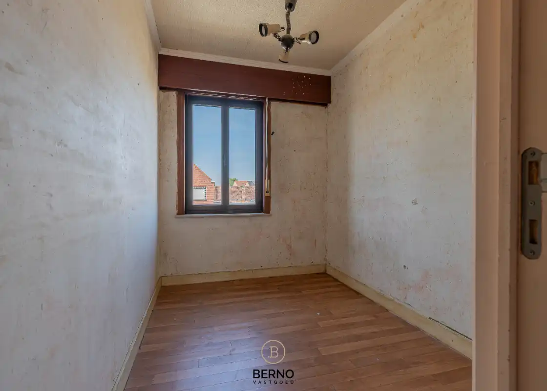Landelijk gelegen renovatiewoning op 706 m² foto 7