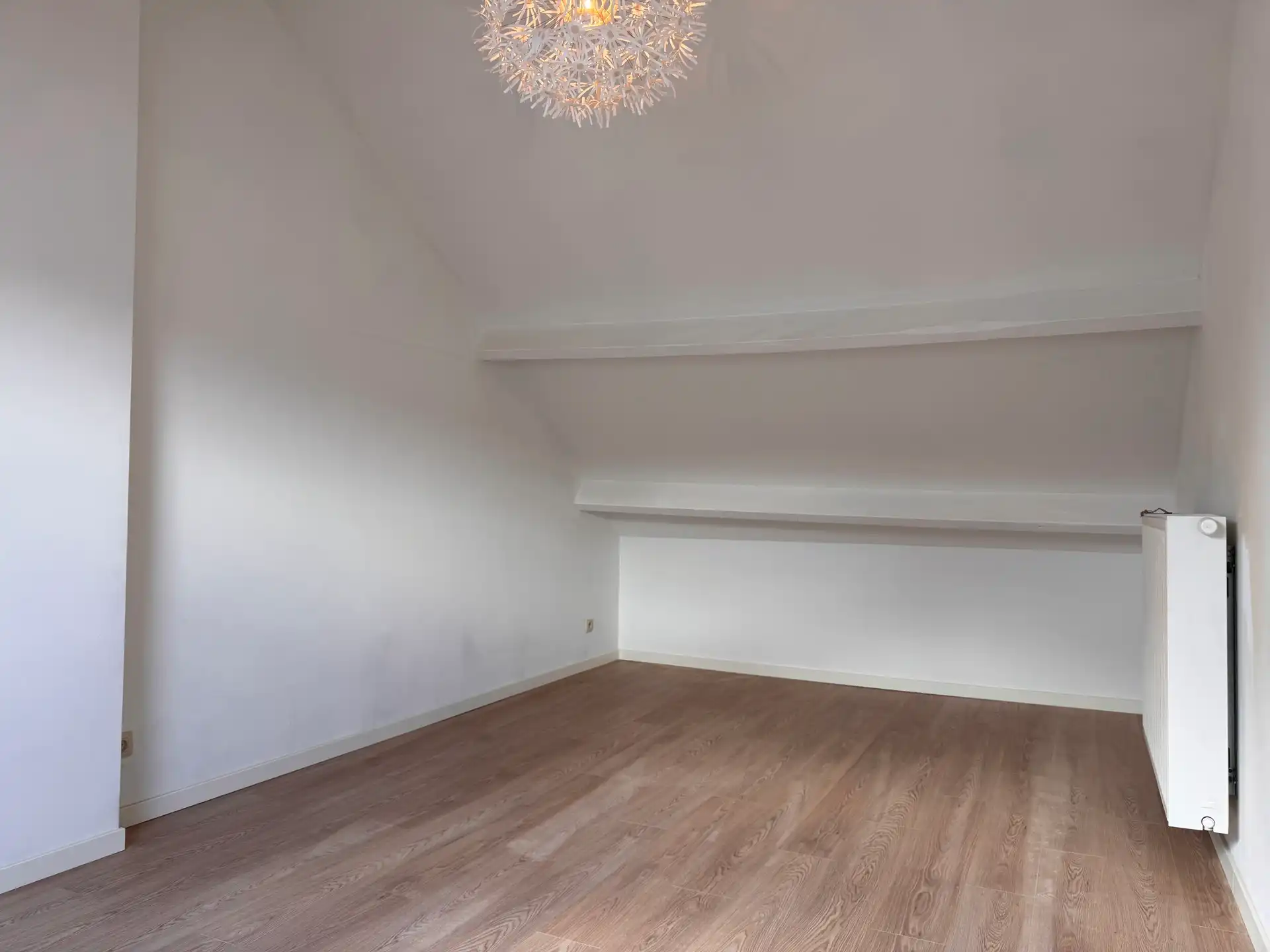 Gerenoveerde woning met drie slaapkamers en tuin foto 12