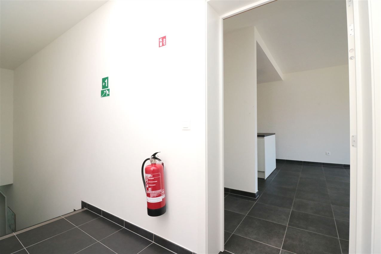 3 appartementen en 4 autostaanplaatsen foto 16