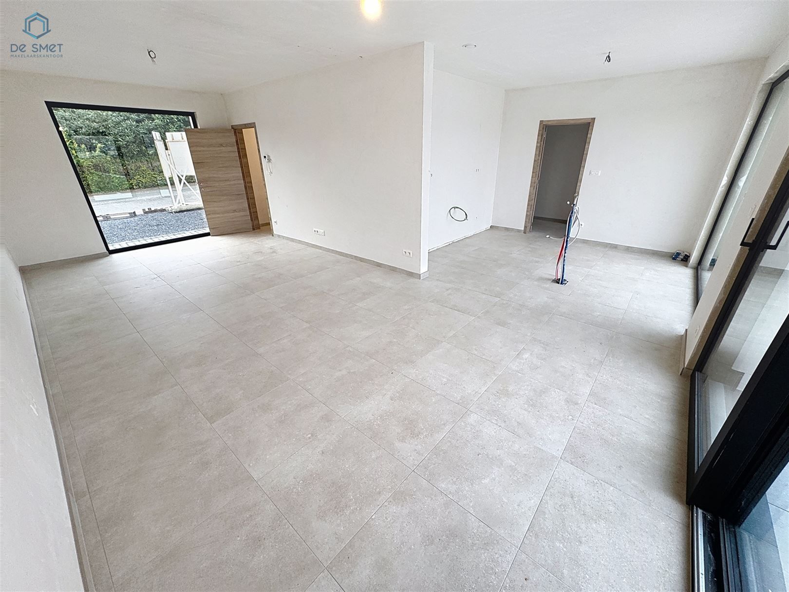 Rustig gelegen, energiezuinige nieuwbouwwoning met 4 slaapkamers en tuin foto 5