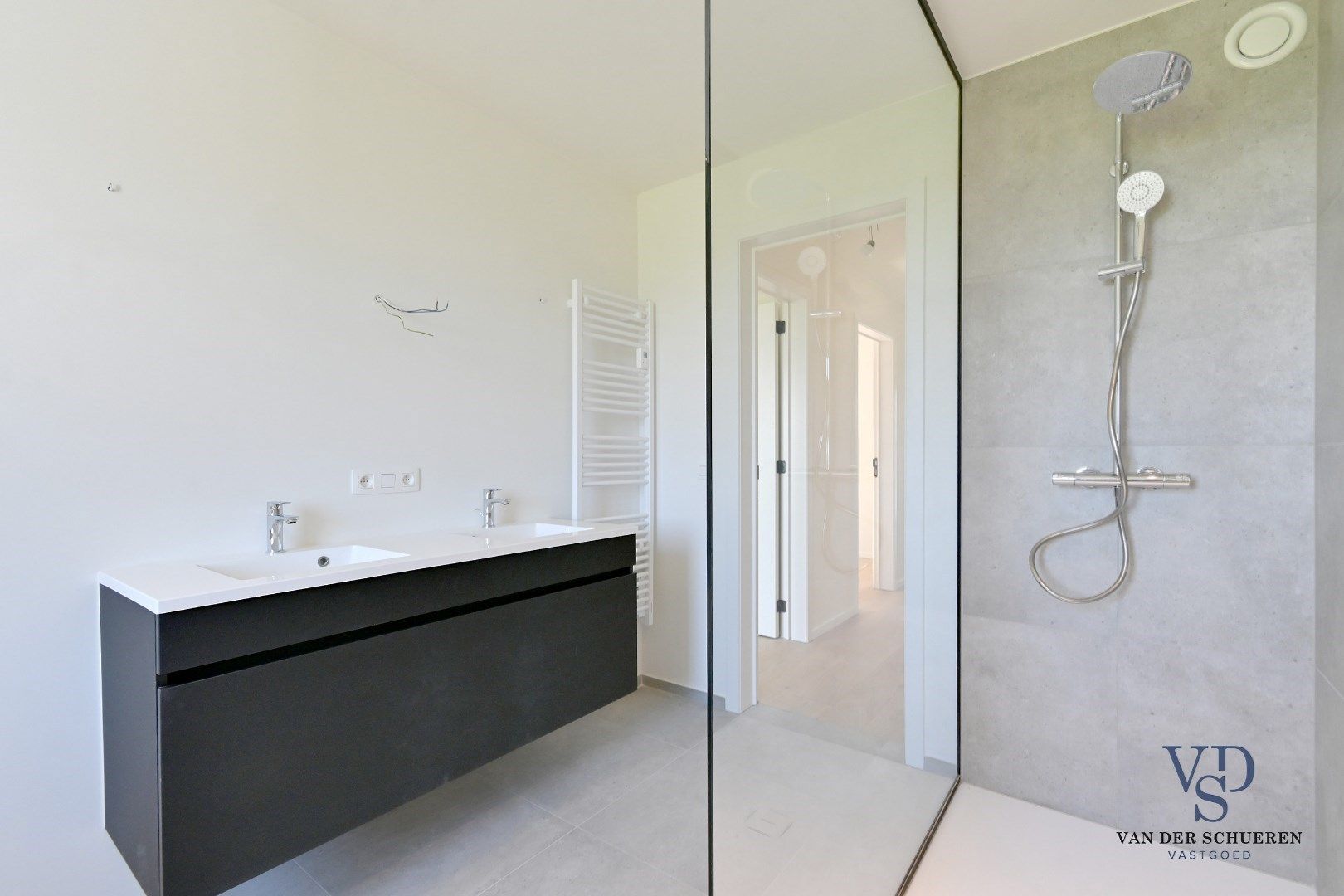 Half Open Bebouwing met buitenberging en carport foto 20