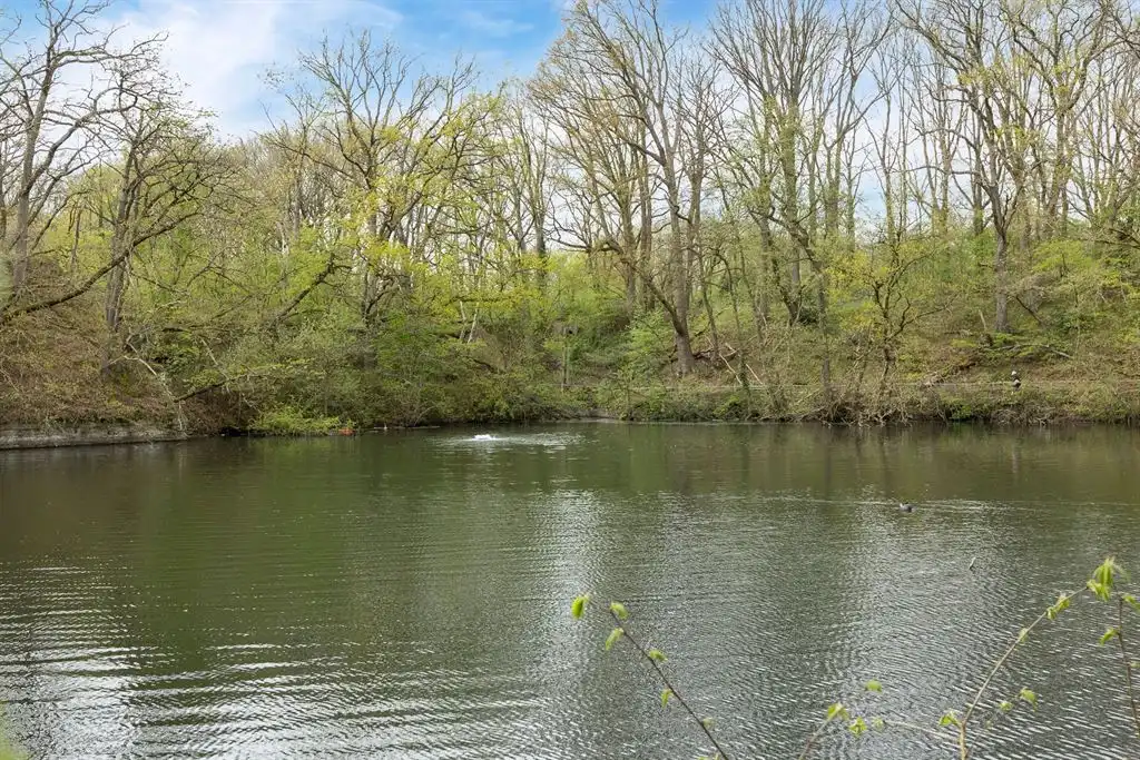 Woning met garage en tuin in rustige woonwijk foto 21