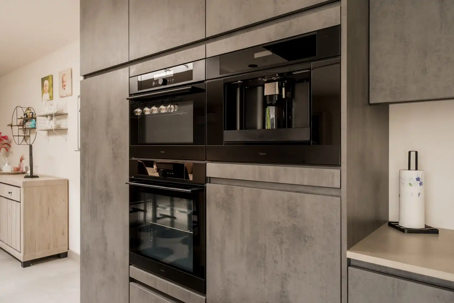 Ruime gerenoveerde woning met 4 slaapkamers en prachtige tuin foto 5