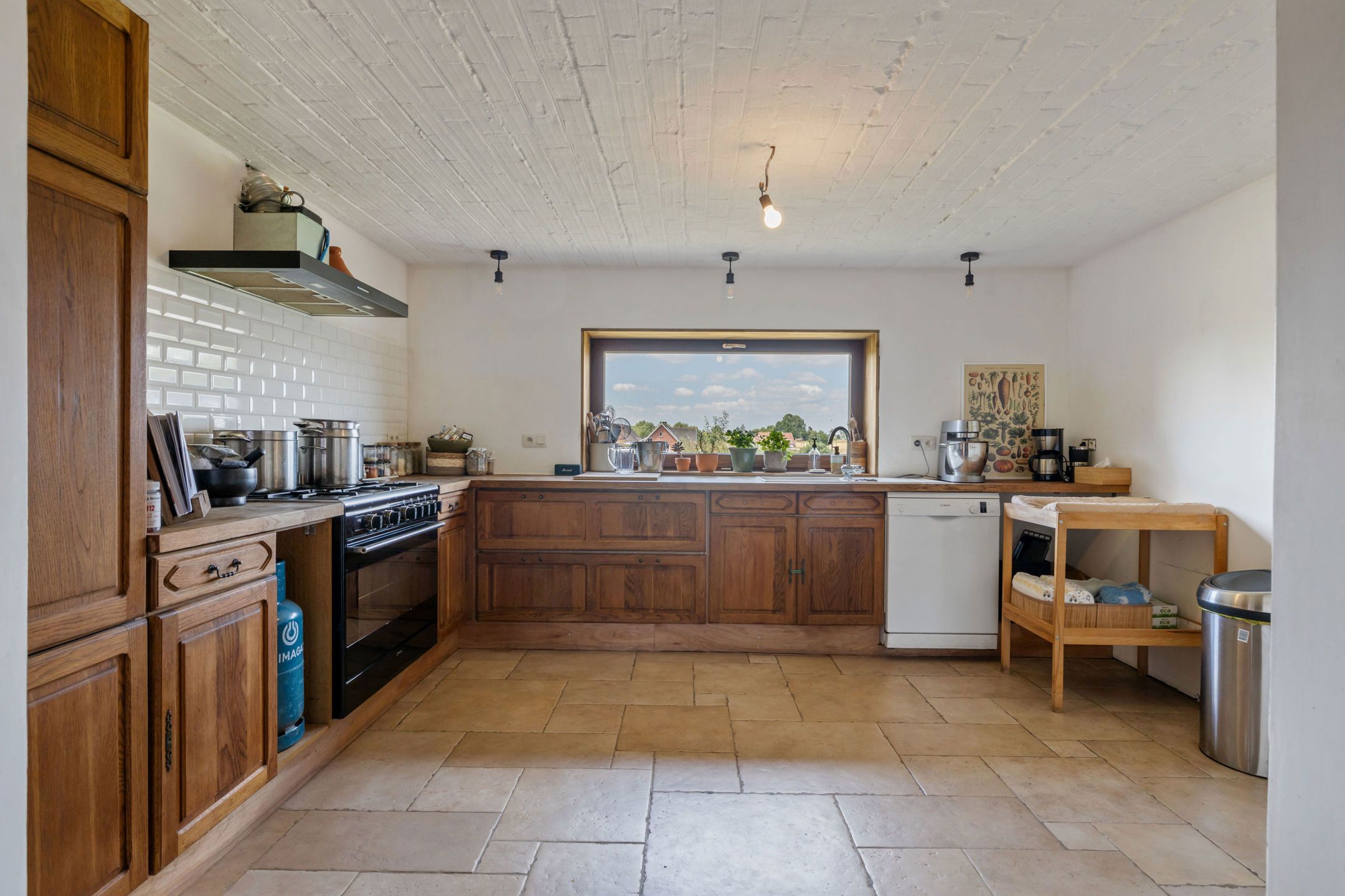 Te renoveren hoeve met schuur, loods en prachtige zichten foto 9