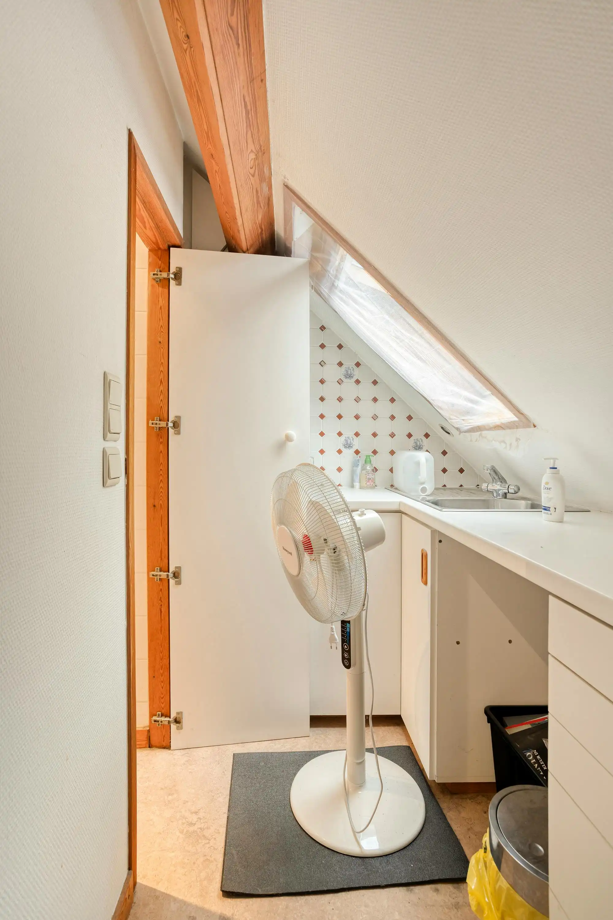 Huis met 3 slaapkamers en tuin in de Unitaswijk te deurne! foto 24