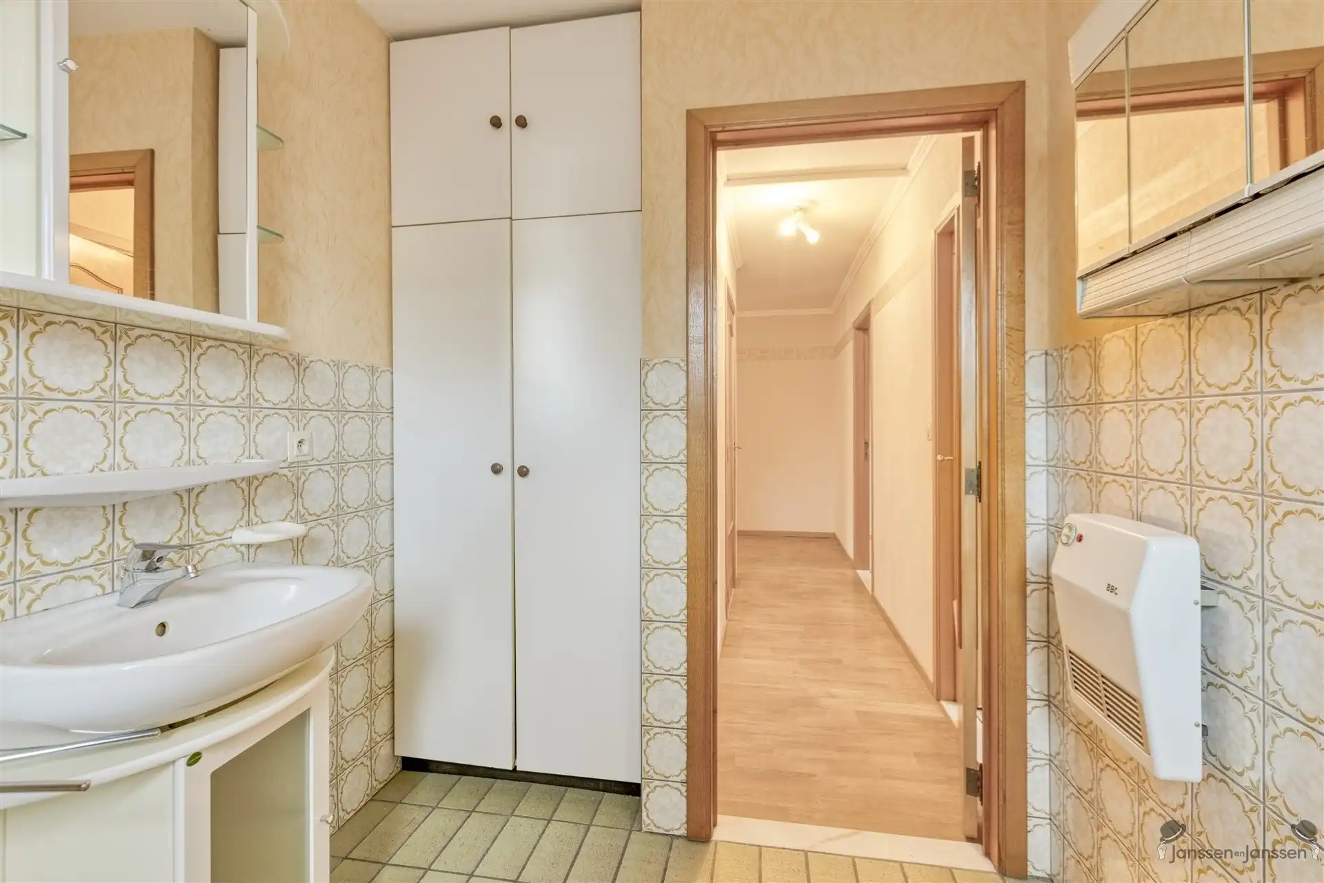 Lichtrijk 2-slaapkamerappartement met garagebox in het hart van Leopoldsburg! foto 24