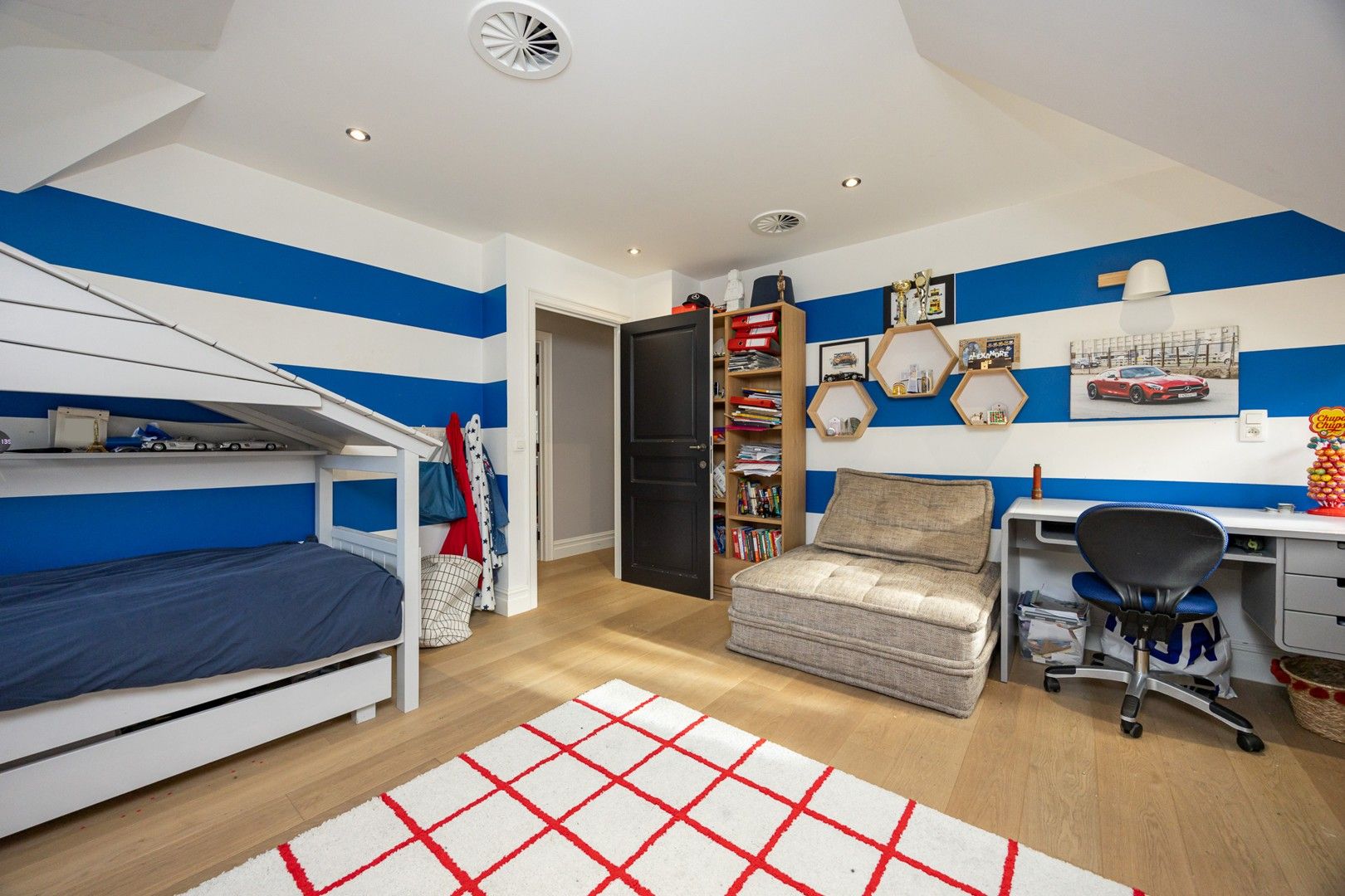 RUIME EXCLUSIEVE VILLA GELEGEN IN DE SCHADUW VAN HET PEERDSBOS foto 15