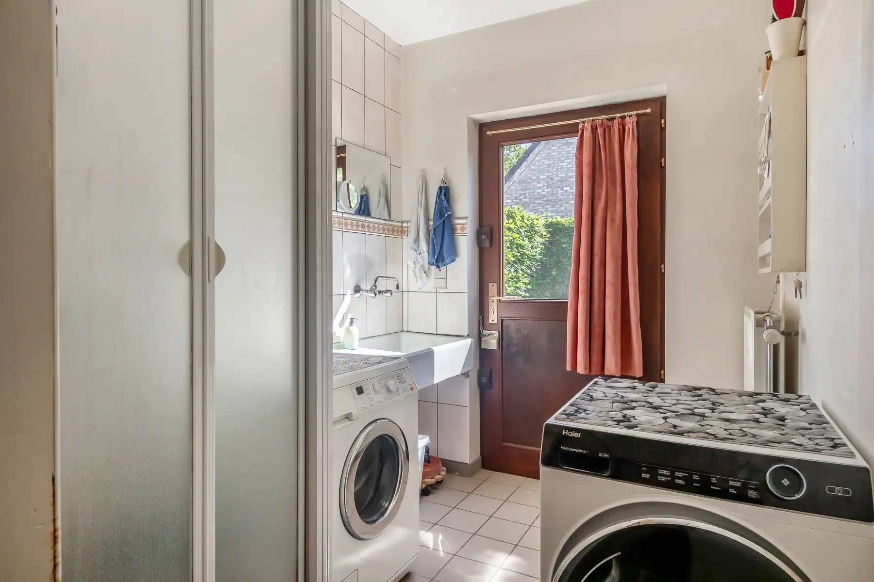 Woning met 3 slaapkamers, inpandige garage en weidse tuin foto 17