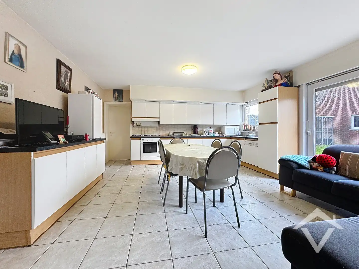 Alleenstaande woning met naastliggend stuk bouwgrond en weide te Eernegem foto 6