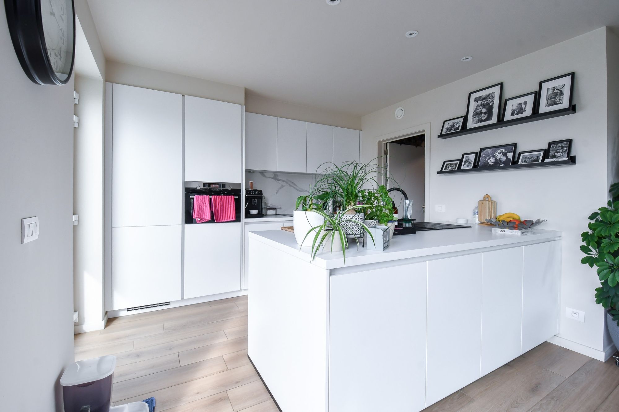 RUSTIG GELEGEN, RUIME woning met zongerichte tuin en garage foto 10