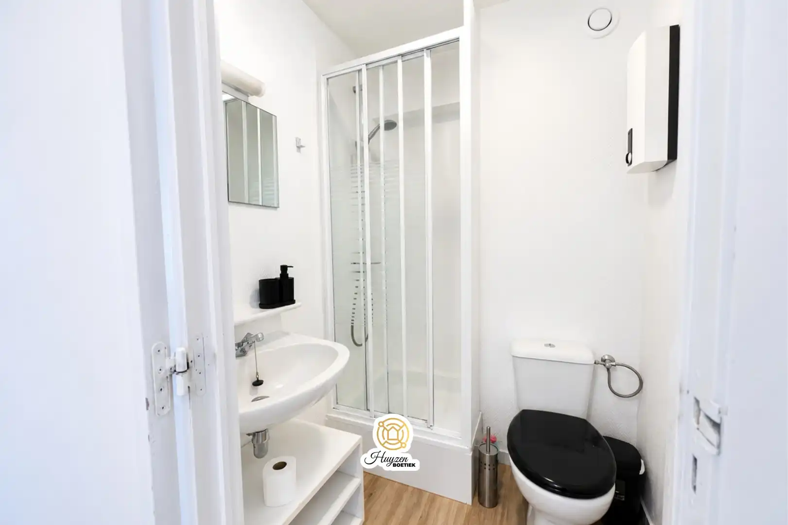 Studio te koop in De Panne | Instapklare studio met schuin zeezicht op toplocatie foto 4
